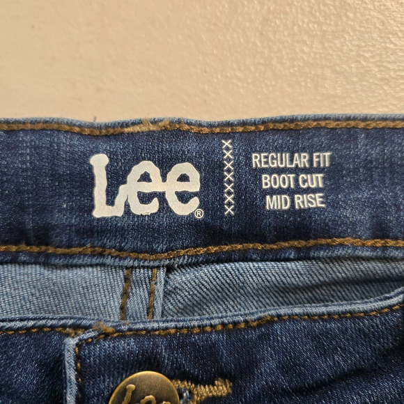 Lee Jeans Women's 18 M Blue Dark Wash Boot Cut Mid Rise Regular Fit NWT - Picture 3 of 16